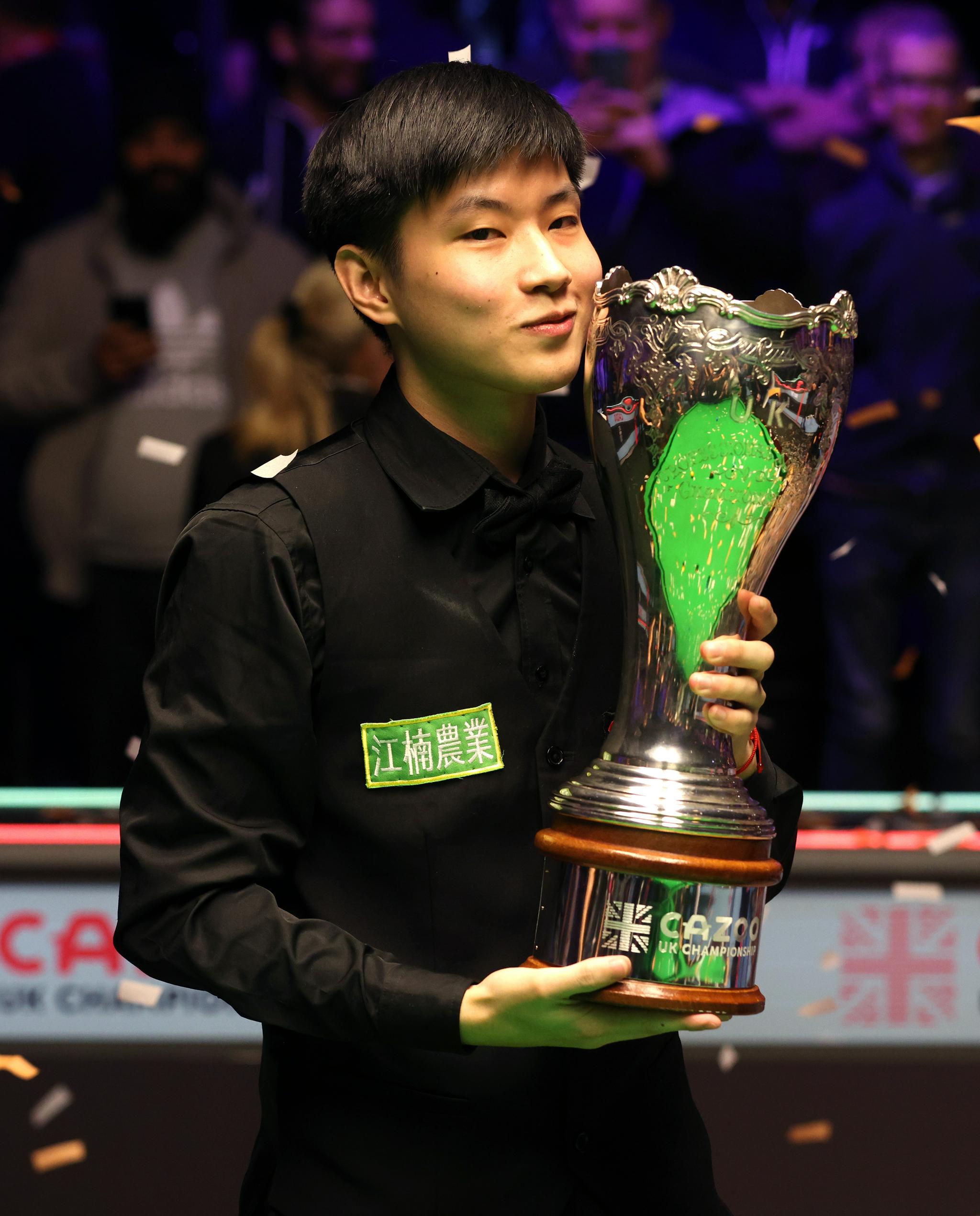 而他自己由 而他自己由